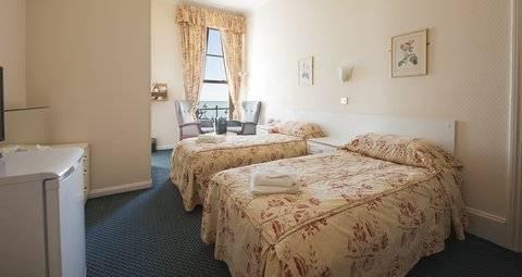 Claremont Lions Hotel Eastbourne Bagian luar foto