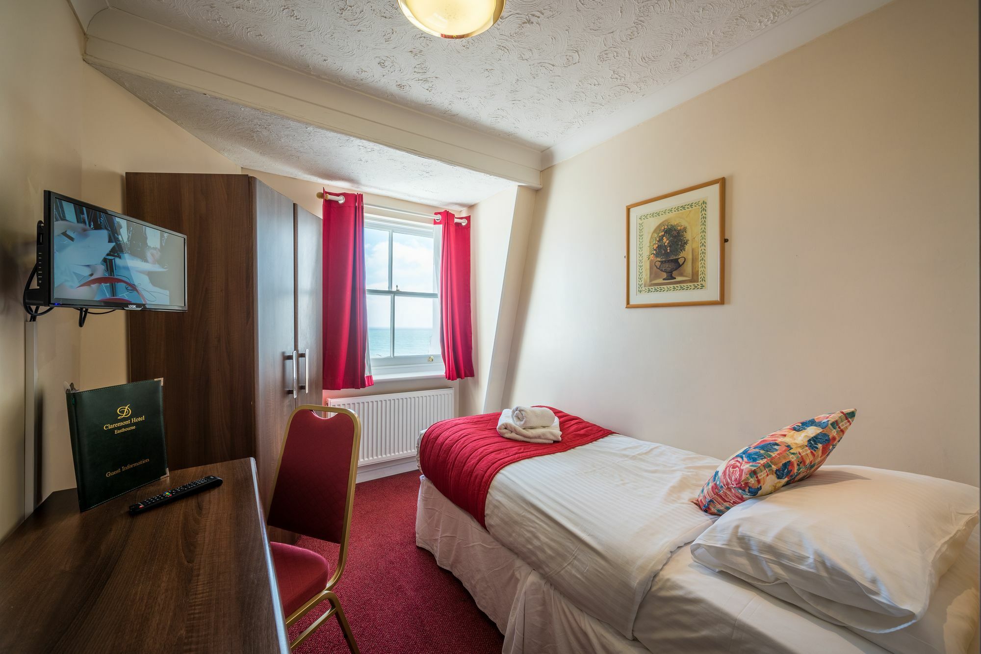 Claremont Lions Hotel Eastbourne Bagian luar foto