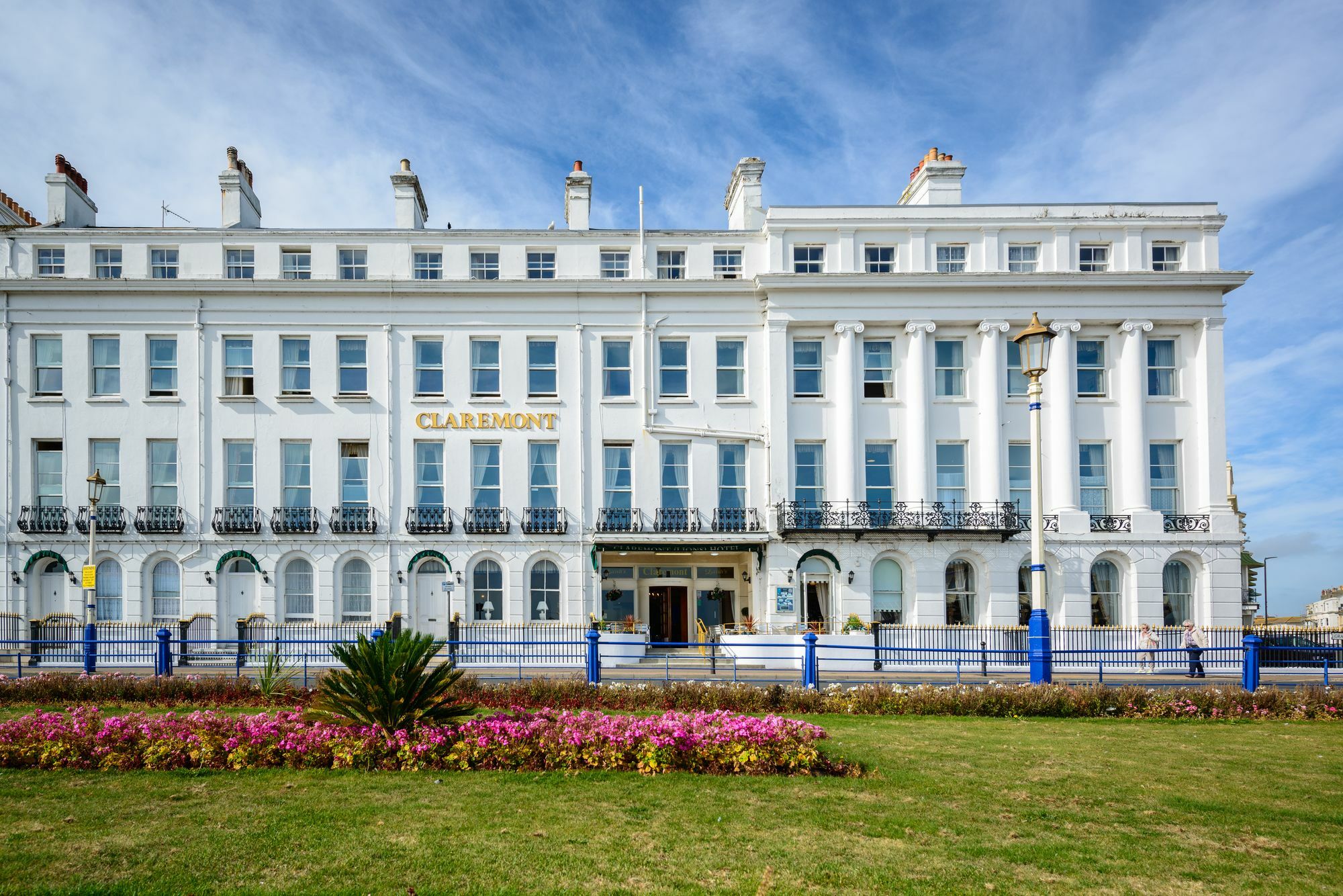 Claremont Lions Hotel Eastbourne Bagian luar foto