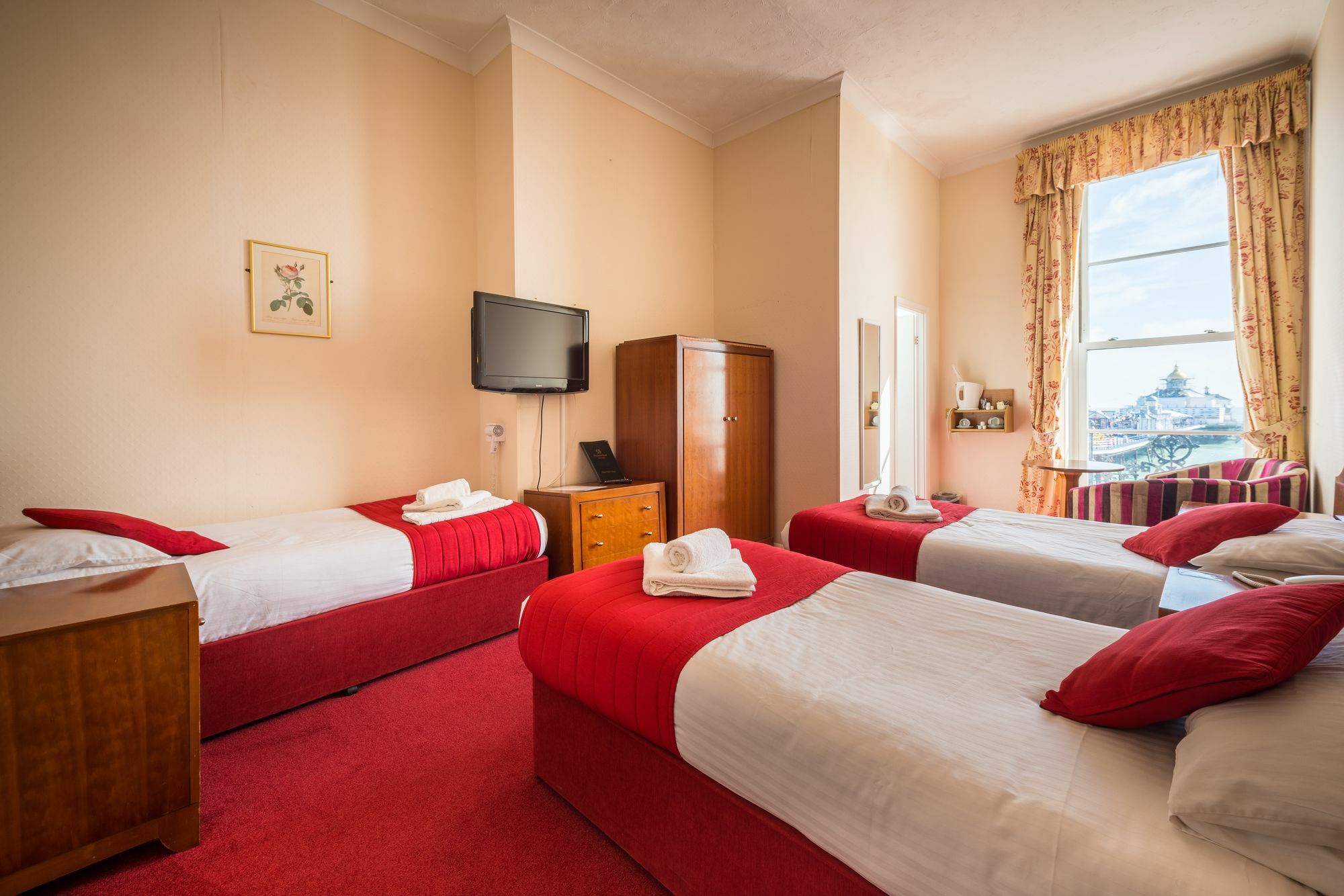 Claremont Lions Hotel Eastbourne Bagian luar foto