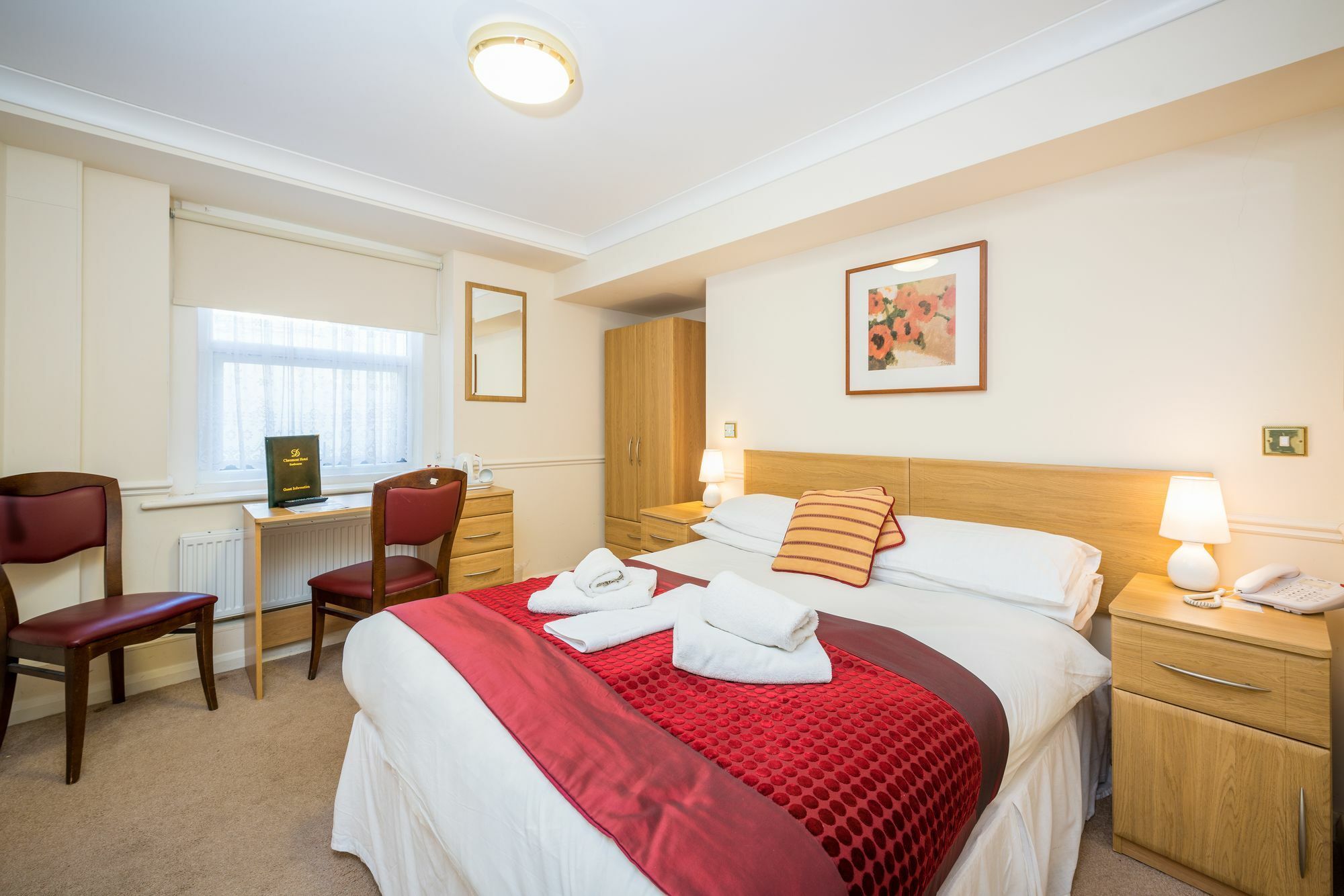 Claremont Lions Hotel Eastbourne Bagian luar foto