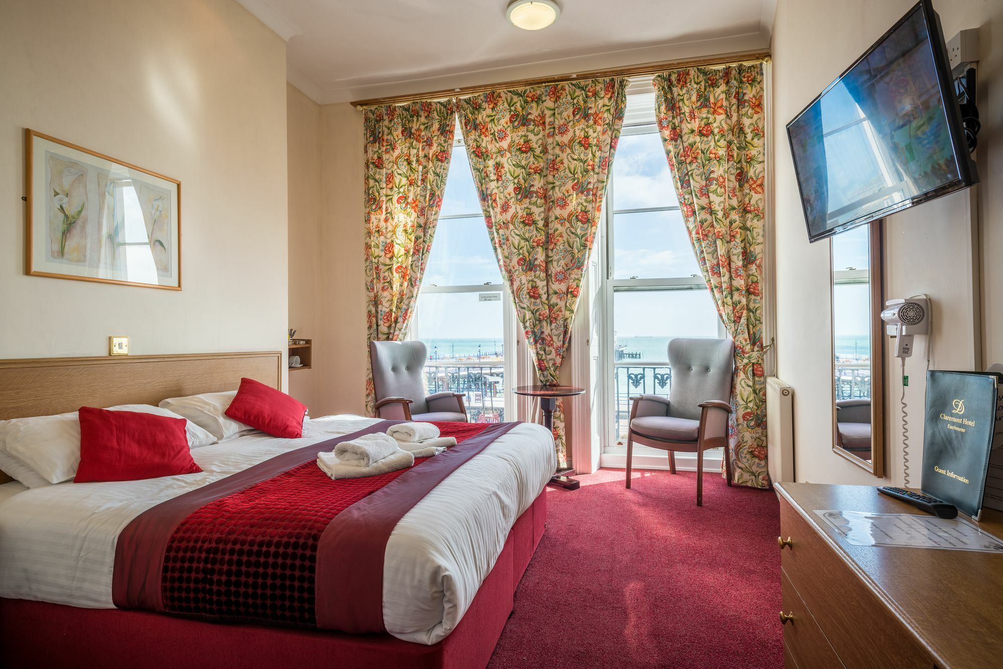 Claremont Lions Hotel Eastbourne Bagian luar foto
