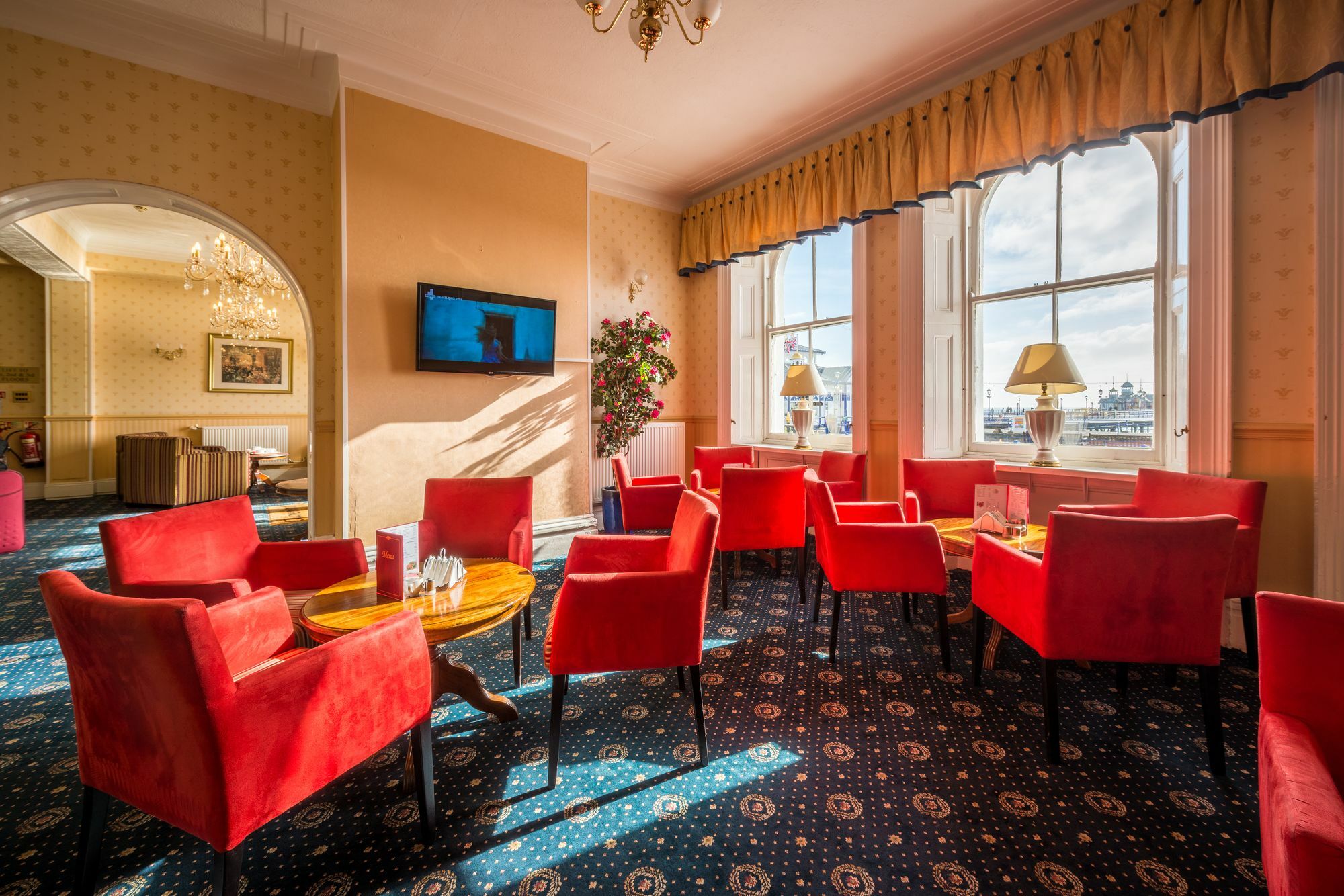 Claremont Lions Hotel Eastbourne Bagian luar foto